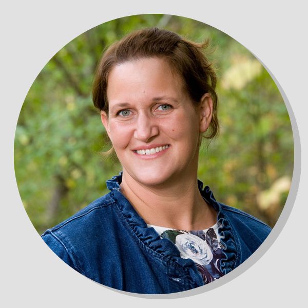 Mom bio 2023 light grey Mom bio 2023 light grey